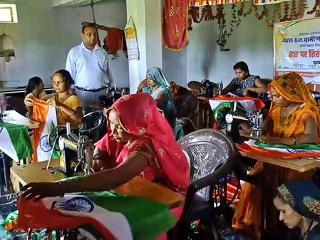 Women in Jaunpur lead the way in ‘Har Ghar Tiranga’ flag production Women in Jaunpur lead the way in ‘Har Ghar Tiranga’ flag production