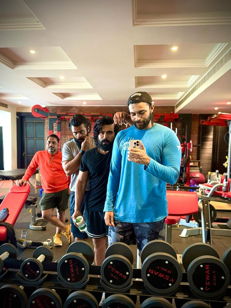 Ram Charan spends his Sunday sweating it out in the Gym with brothers Varun Tej & Sai Tej