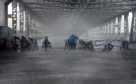 Scattered rain in south Bengal, heavy showers to lash north Bengal till Thursday