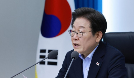 South Korean President Lee, Dutch PM discuss semiconductors in phone talks South Korean President Lee, Dutch PM discuss semiconductors in phone talks