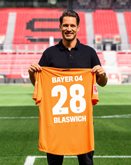 Bayer Leverkusen sign goalkeeper Janis Blaswich from RB Leipzig
