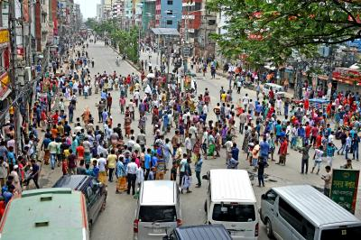 Bangladesh workers block Dhaka-Mymensingh highway over factory closures, unpaid wages Bangladesh workers block Dhaka-Mymensingh highway over factory closures, unpaid wages