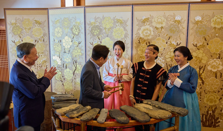 South Korea's Lee hosts Vietnam's top leader at presidential guesthouse in show of closer ties