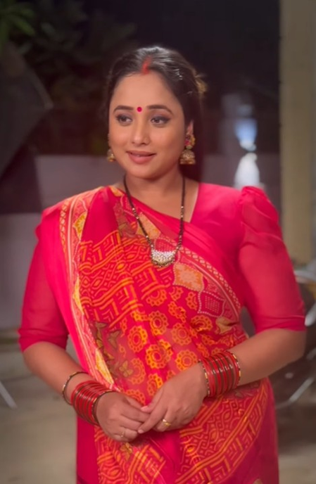 गुलाबी साड़ी में रानी चटर्जी का सादगी भरा लुक, बोलीं- 'सपने बहुत अनमोल हैं'