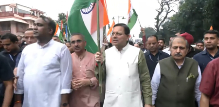 उत्तराखंड और झारखंड में निकाली गई तिरंगा यात्रा, बनता गया कारवां उत्तराखंड और झारखंड में निकाली गई तिरंगा यात्रा, बनता गया कारवां