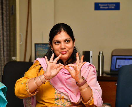 T'gana: Karimnagar district Collector renders National Anthem in sign language at I-Day event