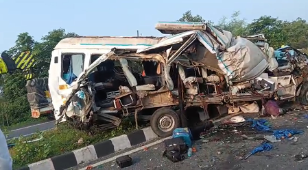 MP: Four of Gujarat musical troupe killed, 11 injured in Shivpuri road accident (Ld)