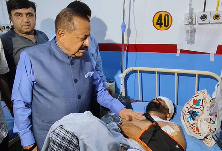 किश्‍तवाड़ आपदा : जितेंद्र सिंह ने घायलों का जाना हाल, बोले, 'बनेगा सांसद हेल्प-डेस्क'