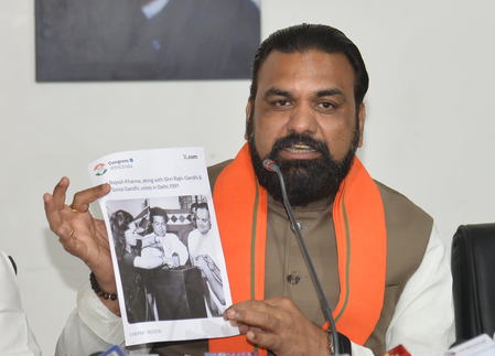 वोटर अधिकार यात्रा में चोर-चोर मौसेरे भाई आपस में मिले सम्राट चौधरी वोटर अधिकार यात्रा में चोर-चोर मौसेरे भाई आपस में मिले सम्राट चौधरी