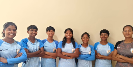 झारखंड की 'फुटबॉलर बेटियां', संघर्ष की पथरीली जमीन से अंतरराष्ट्रीय फलक पर बना रहीं पहचान