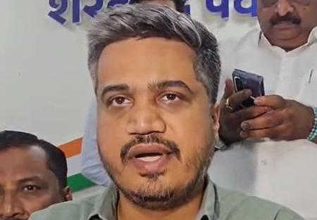 विपक्ष के सवालों का जवाब देने में असमर्थ चुनाव आयोग: रोहित पवार