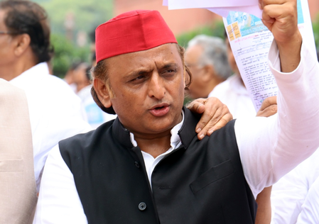 पूजा पाल को बाहर का रास्ता दिखाकर सपा ने दिया 2027 में सेफ पॉलिटिक्स का संदेश