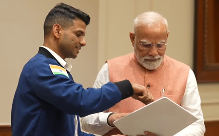 प्रधानमंत्री मोदी की शुभांशु शुक्ला से मुलाकात, बताया- 'भारत को उनकी उपलब्धि पर गर्व'