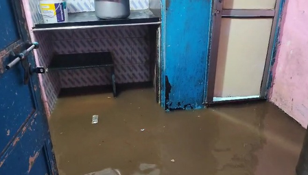Mumbai: Heavy rains wreak havoc, homes submerged in Kandivali Mumbai: Heavy rains wreak havoc, homes submerged in Kandivali