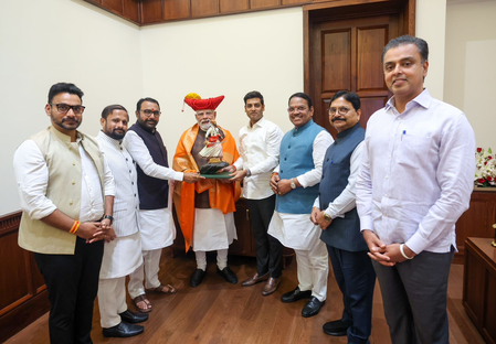 शिवसेना सांसदों ने पीएम मोदी से की मुलाकात, शिवाजी के किलों को यूनेस्को सूची में शामिल कराने के लिए जताया आभार शिवसेना सांसदों ने पीएम मोदी से की मुलाकात, शिवाजी के किलों को यूनेस्को सूची में शामिल कराने के लिए जताया आभार