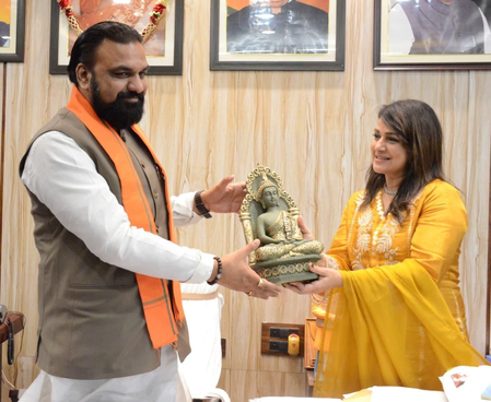 सम्राट चौधरी से मुलाकात के बाद भोजपुरी अभिनेत्री पाखी हेगड़े की राजनीति में एंट्री की अटकलें तेज सम्राट चौधरी से मुलाकात के बाद भोजपुरी अभिनेत्री पाखी हेगड़े की राजनीति में एंट्री की अटकलें तेज