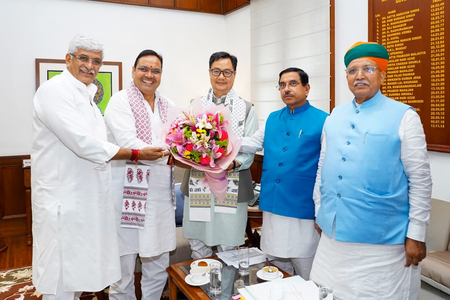 Rajasthan CM meets LS Speaker and union ministers; discusses projects and welfare schemes