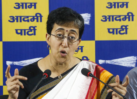 मुख्यमंत्री रेखा गुप्ता पर हमला निंदनीय, लोकतंत्र में हिंसा के लिए जगह नहीं : आतिशी