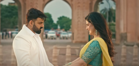 पवन सिंह का गाना 'प्यार में हैं हम' रिलीज, जरीन खान संग कैंडल लाइट डिनर और रेन डांस करते आए नजर