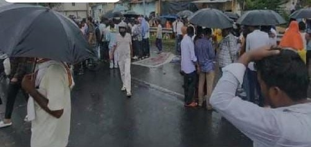 Newborn and aunt killed in road accident in Hazaribagh, villagers block highway in protest