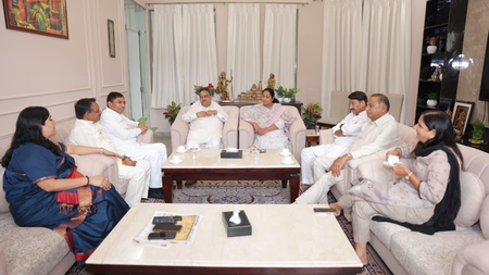 Delhi BJP MPs meet CM Gupta a day after attack to enquire about her health
