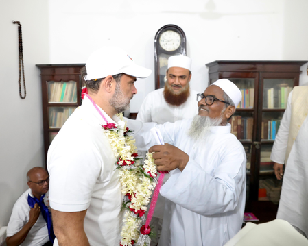 बिहार के मुंगेर में मुस्लिम विद्वानों से मिले राहुल गांधी और तेजस्वी यादव बिहार के मुंगेर में मुस्लिम विद्वानों से मिले राहुल गांधी और तेजस्वी यादव