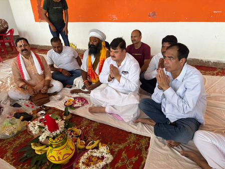 अयोध्या की रामलीला : भूमि पूजन से शुरू हुई तैयारियां, सितारों से सजेगा मंच