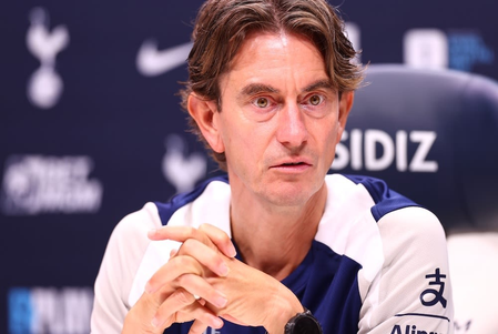 I don’t want any players that do not want to join our club: Thomas Frank on Eze