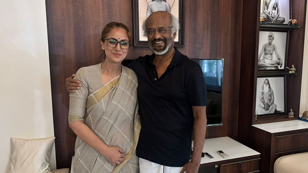 Simran calls on Superstar Rajinikanth; classifies meeting as "timeless" Simran calls on Superstar Rajinikanth; classifies meeting as "timeless"