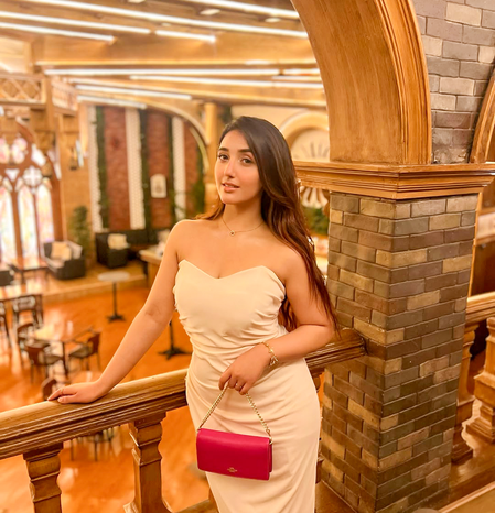 Ashnoor Kaur posts a special selfie before entering "Bigg Boss" house, says will miss parents Ashnoor Kaur posts a special selfie before entering "Bigg Boss" house, says will miss parents