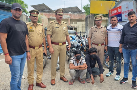 नोएडा दोपहिया वाहन चोरी करने वाले गैंग का भंडाफोड़, दो गिरफ्तार, 15 गाड़ियां बरामद नोएडा दोपहिया वाहन चोरी करने वाले गैंग का भंडाफोड़, दो गिरफ्तार, 15 गाड़ियां बरामद