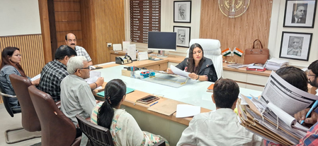 ग्रेटर नोएडा आईजीआरएस पोर्टल की समीक्षा बैठक, जिलाधिकारी ने अधिकारियों को दिए कड़े निर्देश ग्रेटर नोएडा आईजीआरएस पोर्टल की समीक्षा बैठक, जिलाधिकारी ने अधिकारियों को दिए कड़े निर्देश
