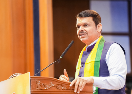 फडणवीस का बिना नाम लिए विपक्ष पर हमला- पहले देश, अब महाराष्ट्र की बदनामी कर रहे फडणवीस का बिना नाम लिए विपक्ष पर हमला- पहले देश, अब महाराष्ट्र की बदनामी कर रहे