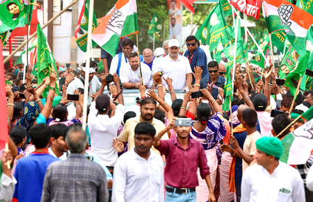बिहार में वोटर अधिकार यात्रा जारी, 26 अगस्त को प्रियंका गांधी वाड्रा होंगी शामिल बिहार में वोटर अधिकार यात्रा जारी, 26 अगस्त को प्रियंका गांधी वाड्रा होंगी शामिल