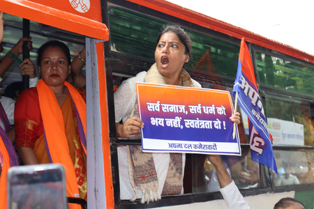 महिला सुरक्षा और सम्मानजनक रोजगार को लेकर सड़क पर उतरीं विधायक पल्लवी पटेल