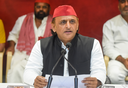 'सपा सरकार बनने पर फर्जी केस वापस लेंगे', आजम खान की रिहाई पर अखिलेश यादव का बयान