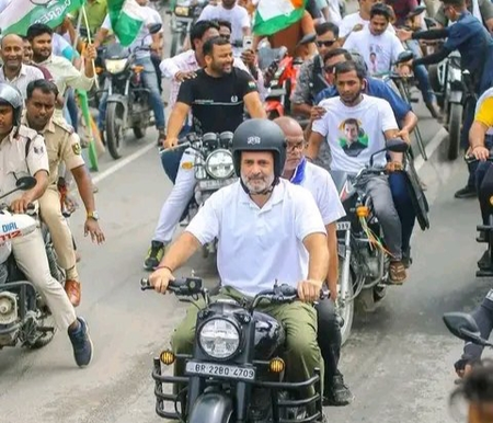 राहुल गांधी ने वोटर अधिकार यात्रा के आठवें दिन की बुलेट की सवारी, बाइक रैली में हुए शामिल राहुल गांधी ने वोटर अधिकार यात्रा के आठवें दिन की बुलेट की सवारी, बाइक रैली में हुए शामिल