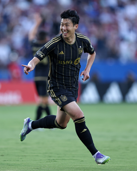 Son scores first MLS goal with spectacular free kick in 1-1 draw at FC Dallas Son scores first MLS goal with spectacular free kick in 1-1 draw at FC Dallas