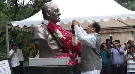 अरुण जेटली की पुण्यतिथि पर जेपी नड्डा, निर्मला सीतारमण और रेखा गुप्ता समेत कई नेताओं ने श्रद्धांजलि दी अरुण जेटली की पुण्यतिथि पर जेपी नड्डा, निर्मला सीतारमण और रेखा गुप्ता समेत कई नेताओं ने श्रद्धांजलि दी