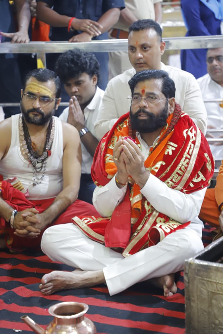 महाराष्ट्र के डिप्टी सीएम शिंदे ने किए बाबा महाकाल के दर्शन, प्रधानमंत्री मोदी के लिए मांगा आशीर्वाद महाराष्ट्र के डिप्टी सीएम शिंदे ने किए बाबा महाकाल के दर्शन, प्रधानमंत्री मोदी के लिए मांगा आशीर्वाद