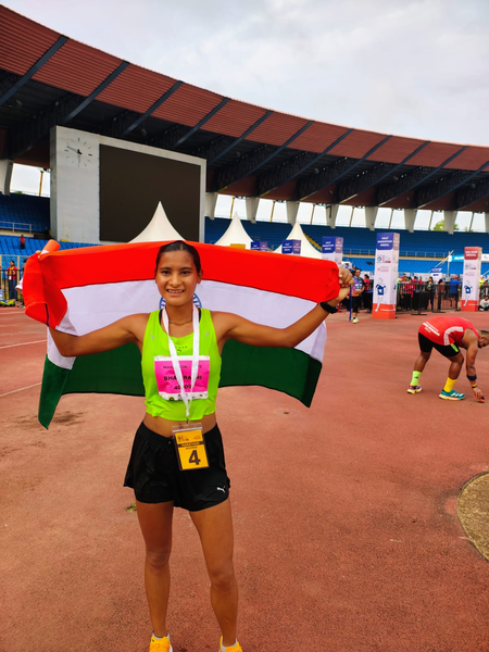 उत्तराखंड की 'फ्लाइंग गर्ल' भागीरथी बिष्ट ने हैदराबाद मैराथन में जीता गोल्ड