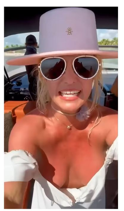 Britney Spears sparks concerns as she bares it all in new post