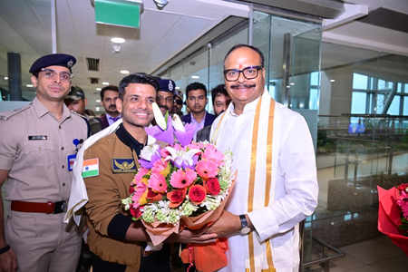 Shubhanshu Shukla arrives in Lucknow to a hero's welcome Shubhanshu Shukla arrives in Lucknow to a hero's welcome