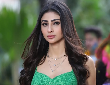 Mouni Roy recreates magic of 80s with 'Gali Gali' Mouni Roy recreates magic of 80s with 'Gali Gali'