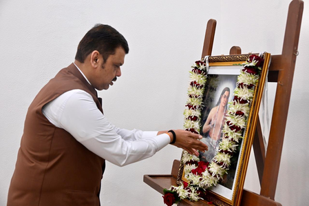 महाराष्ट्र भगवान चक्रधर स्वामी की जयंती, राज्यपाल और मुख्यमंत्री ने दी श्रद्धांजलि महाराष्ट्र भगवान चक्रधर स्वामी की जयंती, राज्यपाल और मुख्यमंत्री ने दी श्रद्धांजलि