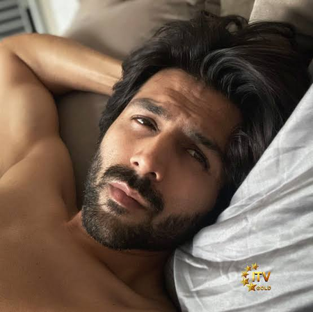 Kartik Aryan finds it difficult to kill his “vacation slumber”, returns back to the grind Kartik Aryan finds it difficult to kill his “vacation slumber”, returns back to the grind