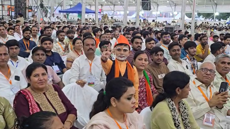 अहमदाबाद प्रधानमंत्री का दिखा अनोखा अंदाज, एक बच्चे को ‘छोटा मोदी’ कहकर किया संबोधित अहमदाबाद प्रधानमंत्री का दिखा अनोखा अंदाज, एक बच्चे को ‘छोटा मोदी’ कहकर किया संबोधित