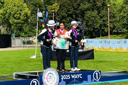 Telangana CM congratulates archer Chikitha on winning gold medal