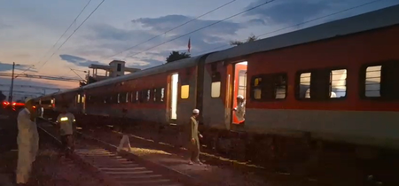 इटावा: आनंद बिहार से दरभंगा जाने वाली अमृत भारत ट्रेन में आग की सूचना से हड़कंप