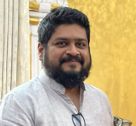 Om Raut talks about his temptation of directing Manoj Bajpayee Om Raut talks about his temptation of directing Manoj Bajpayee
